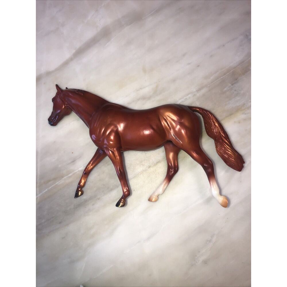 BREYER #957 CLASSIC FREEDOM SERIES CHESTNUT WALKING THOROUGHBRED - Picture 3 of 7
